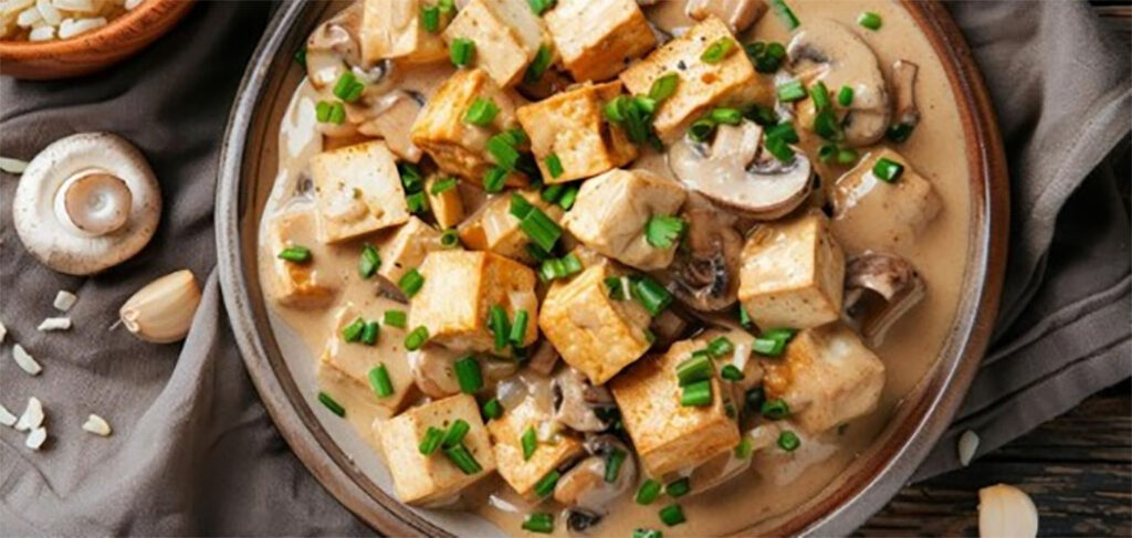 Strogonoff de cogumelos e tofu