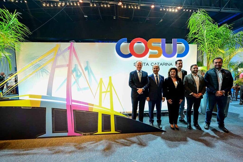 Além do governador Jorginho Mello, participaram da abertura oficial do COSUD, os governadores do Paraná, Carlos Massa Ratinho Jr., de Minas Gerais, Romeu Zema, do Espírito Santo, Renato Casagrande, do Rio de Janeiro, Claudio Castro, além da vice-governadora de SC, Marilisa Boehm, e do vice-governador do Rio Grande do Sul, Gabriel Souza/ Foto: Eduardo Valente/SECOM