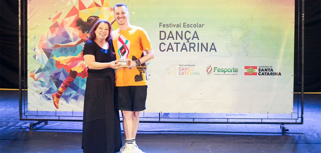 Professor de Dança do Colégio Marista de Joaçaba é premiado no Festival Escolar Dança Catarina