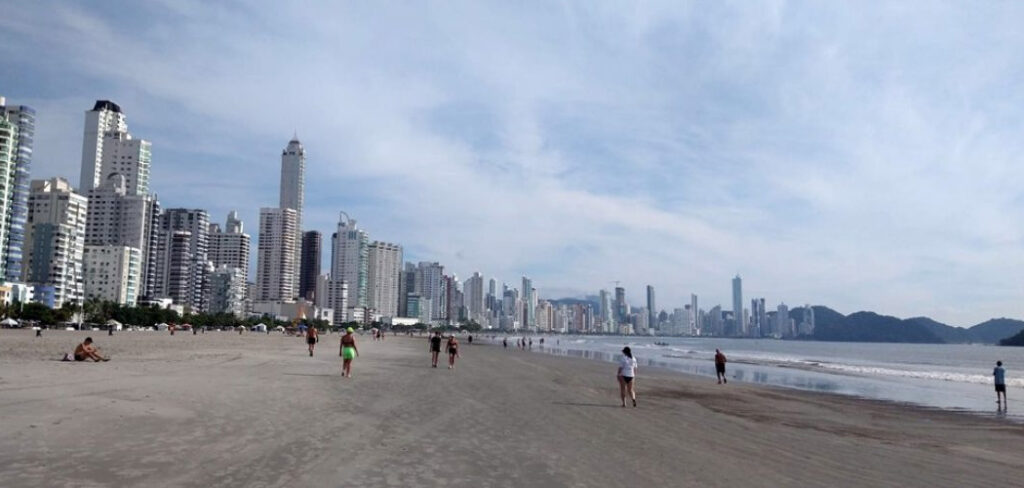 Governo eleito atualiza dados do verão em Balneário Camboriú/Foto: Maely Silva - Bom Dia SC