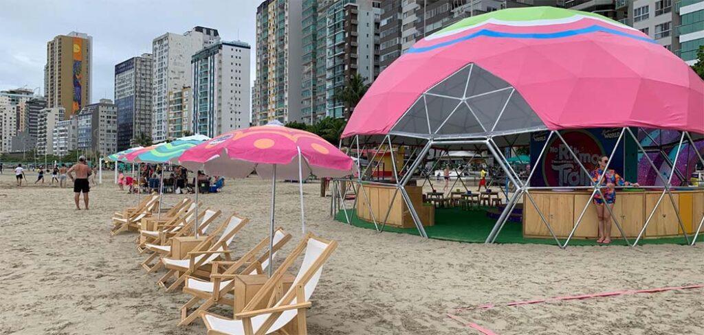 Projeto Praia Limpa ocorre em três pontos da Praia Central de Balneário Camboriú