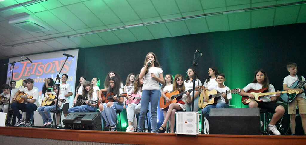 Colégio SuperAtivo de Joaçaba realiza o 3º Show Cultural
