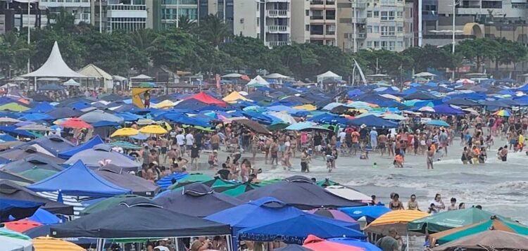 Praia Central de BC segue 100% própria para banho segundo relatório da Emasa