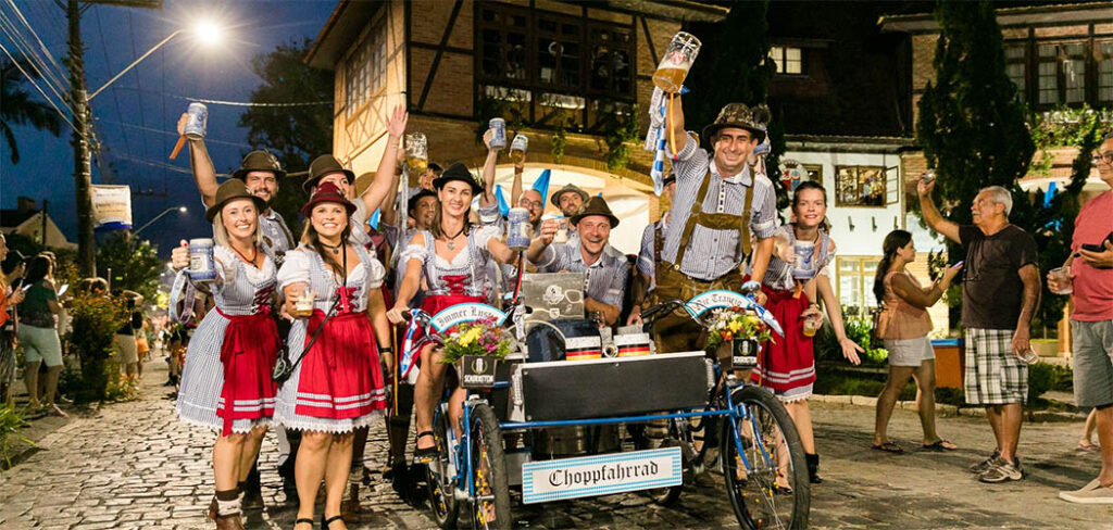 Festa Pomerana comemora 40 anos de resgate das tradições alemãs em Pomerode (SC)