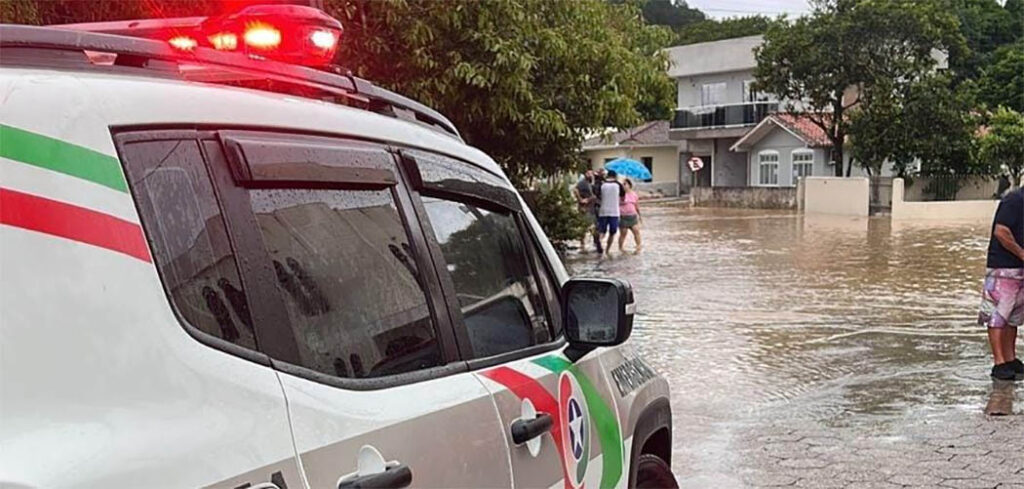 PMSC ajuda no salvamento das fortes chuvas no estado