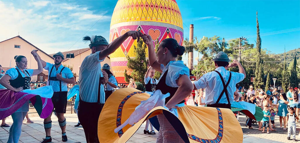 Festa Pomerana comemora 40 anos de resgate das tradições alemãs em Pomerode (SC)