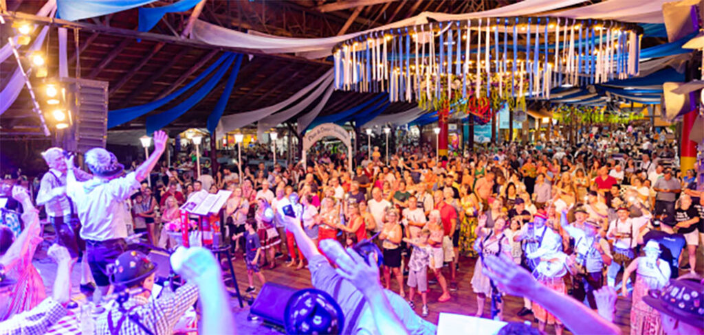 Festa Pomerana comemora 40 anos de resgate das tradições alemãs em Pomerode (SC)