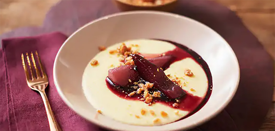 Polenta doce com peras ao vinho