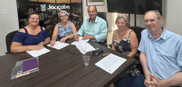 Prefeitura de Joaçaba realiza repasse financeiro para a APAE e Creche Irmã Sheila