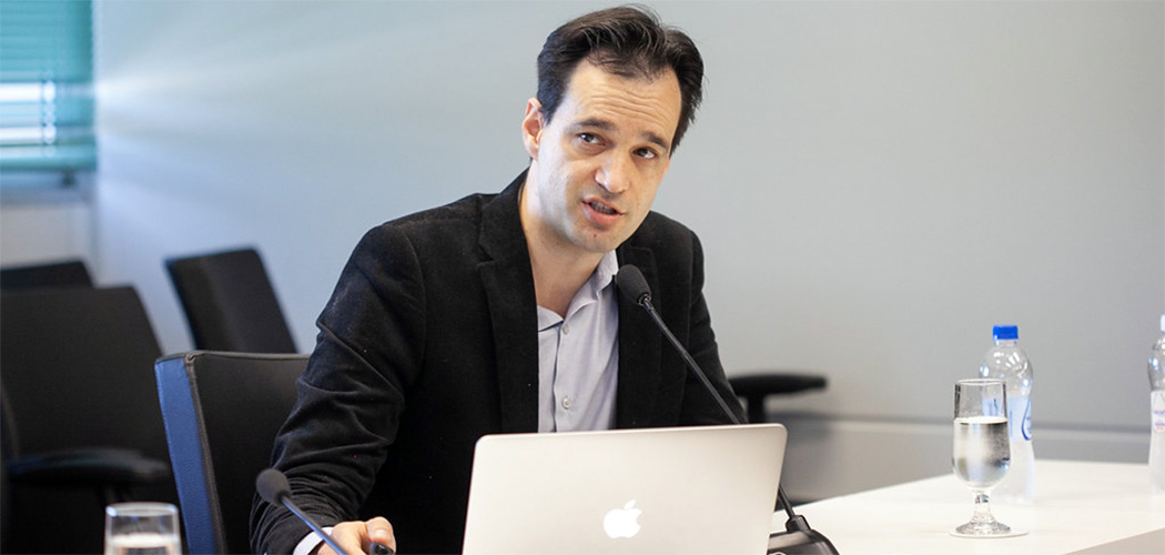 Economista-chefe da FIESC, Pablo Bittencout, prevê guerra comercial, elevando incerteza e desencadeando potencial desvalorização do real frente ao dólar; Brasil precisa fazer o dever de casa para reduzir impactos