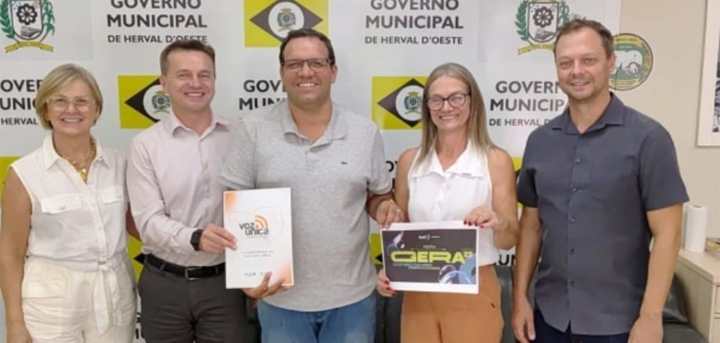 Prefeito de Herval d' Oeste recebe representantes da ACIOC