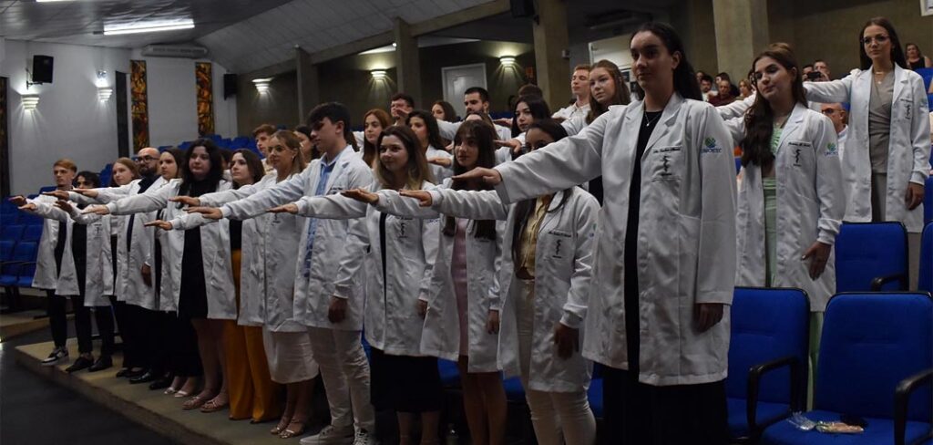 Cerimônia do Jaleco marca o ingresso dos calouros no curso de Medicina de Joaçaba