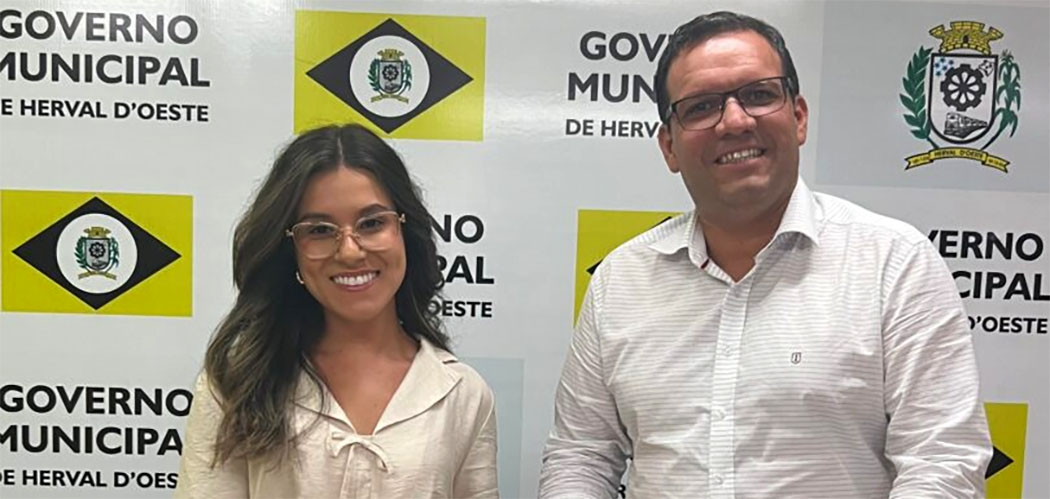 Diplomada da Unoesc Videira apresenta projeto de revitalização ao prefeito de Herval d’Oeste