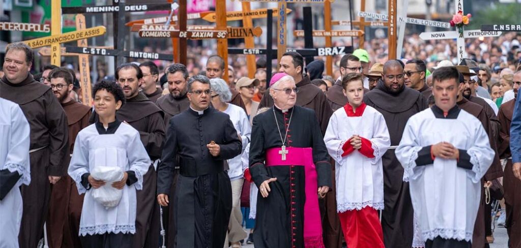 35ª Romaria de Frei Bruno reúne milhares de fiéis em Joaçaba
