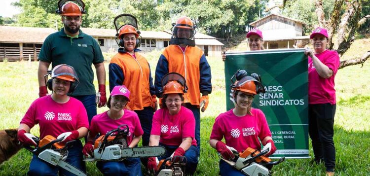 Mulheres avaliaram positivamente a capacitação "Motosserra – operação e manutenção no corte de árvores para mulheres"/Foto Divulgação