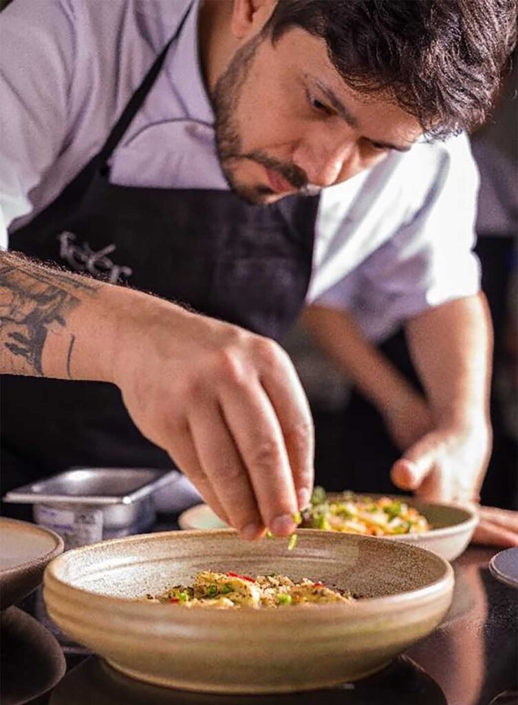 Lênin Palhano acumula títulos de Melhor Chef, Melhor Restaurante e Chef do Ano em premiações de renome, como Bom Gourmet, Veja e TopView/Foto: Estanis Neto