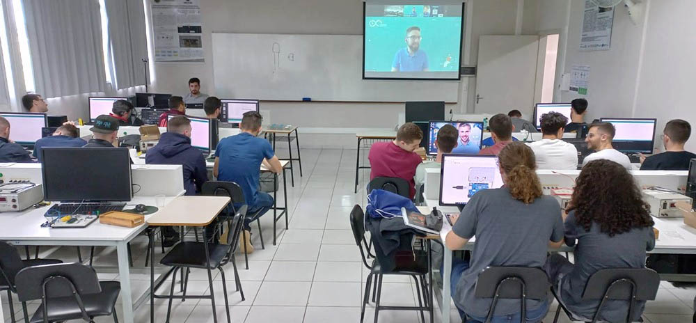 O “Arduino Day” ocorre mundialmente, nos meses de março e abril, em universidades e centros tecnológicos,