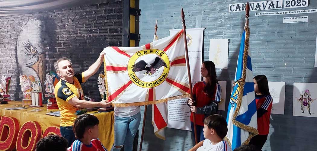 Visita alunos Escola de Samba