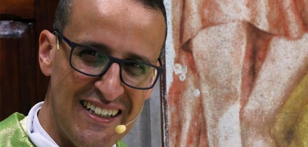Padre Anderson Marçal Moreira