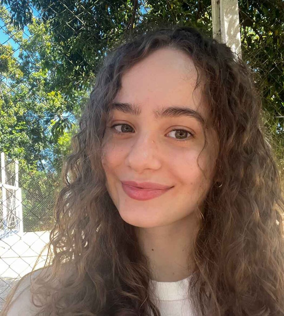 A estudante Isabela Munzlinger, do curso de Engenharia de Computação da Unoesc Joaçaba, garantiu vaga na fase final da Maratona