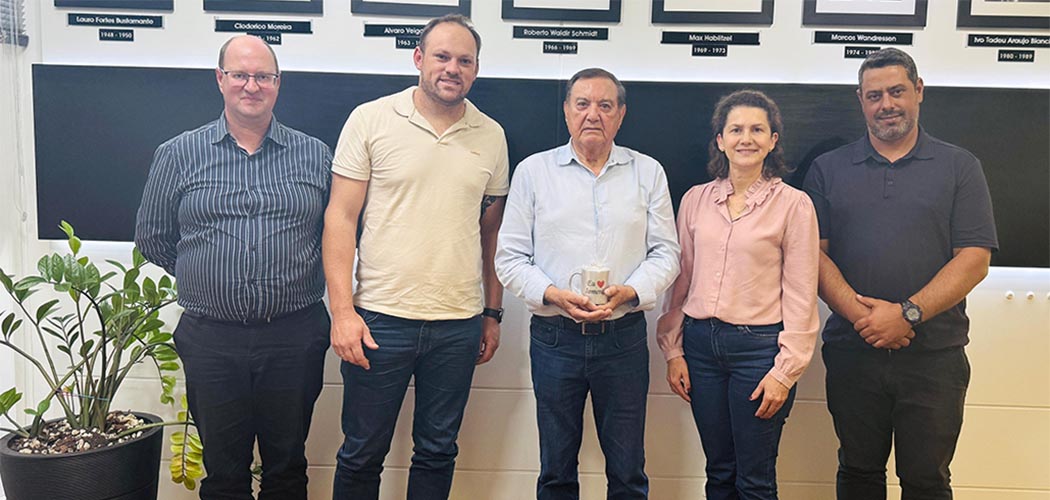 EXPO IOMERÊ - Douglas Francisco Zardo, Anderson Borga, José Zeferino Pedrozo, Luci Peretti e Fernando Modena, durante reunião para alinhamento de parceria, na sede do Sistema Faesc Senar