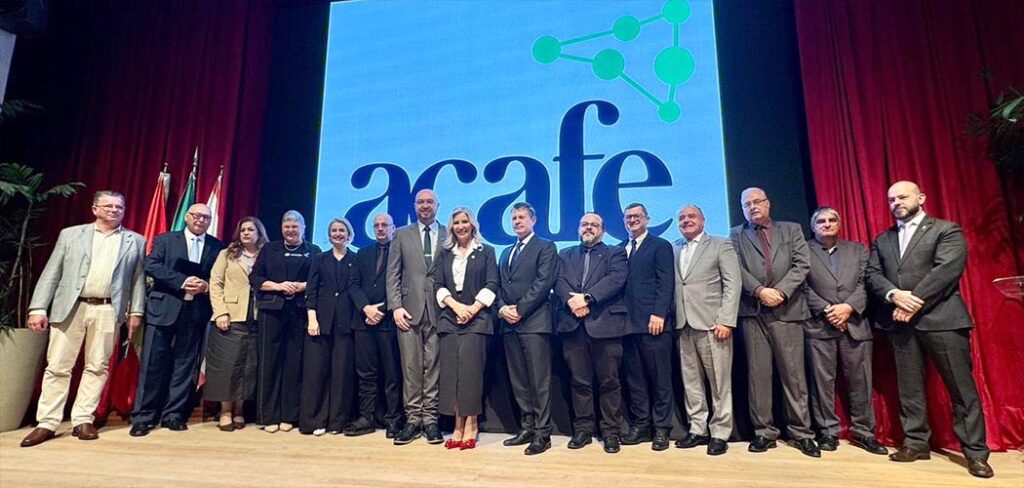 Reitor da Unoesc posse da Secretaria de Educação de SC