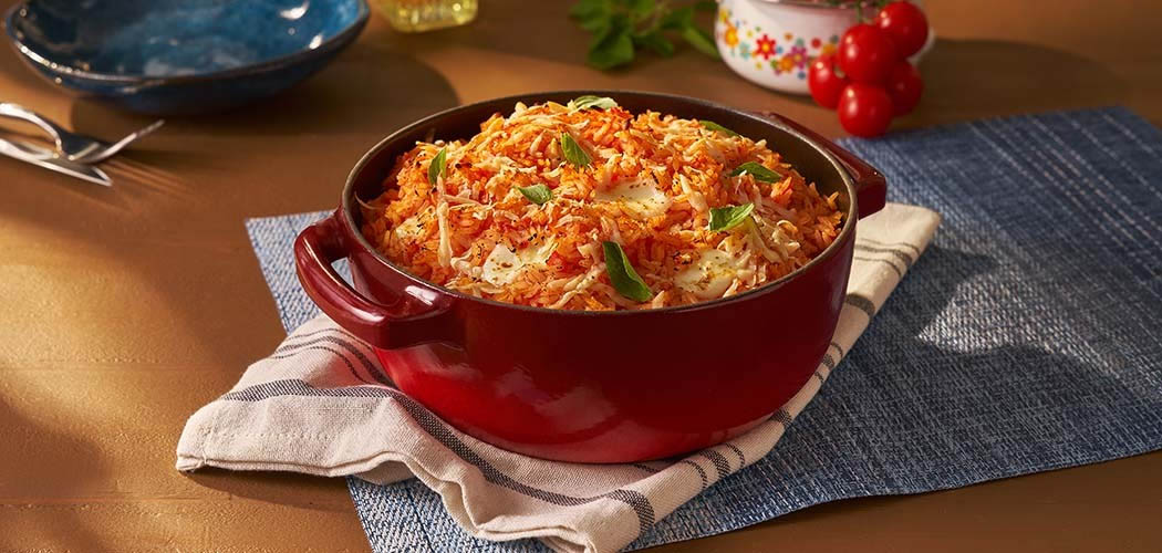 Para aqueles momentos em que desejamos uma refeição prática e deliciosa, o arroz de forno super-rápido é a opção perfeita