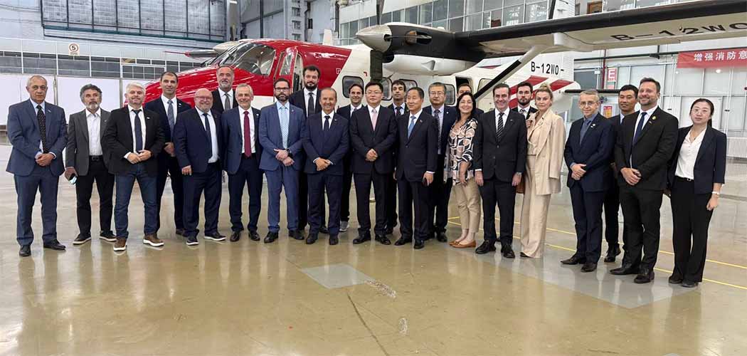 Governador de SC visita fábrica de aviões na China