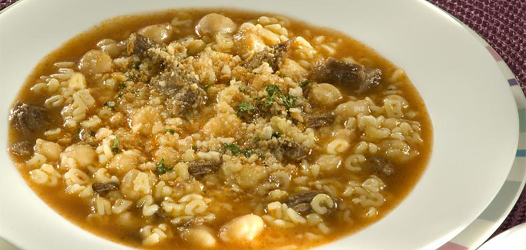 Sopa de grão de bico com carne