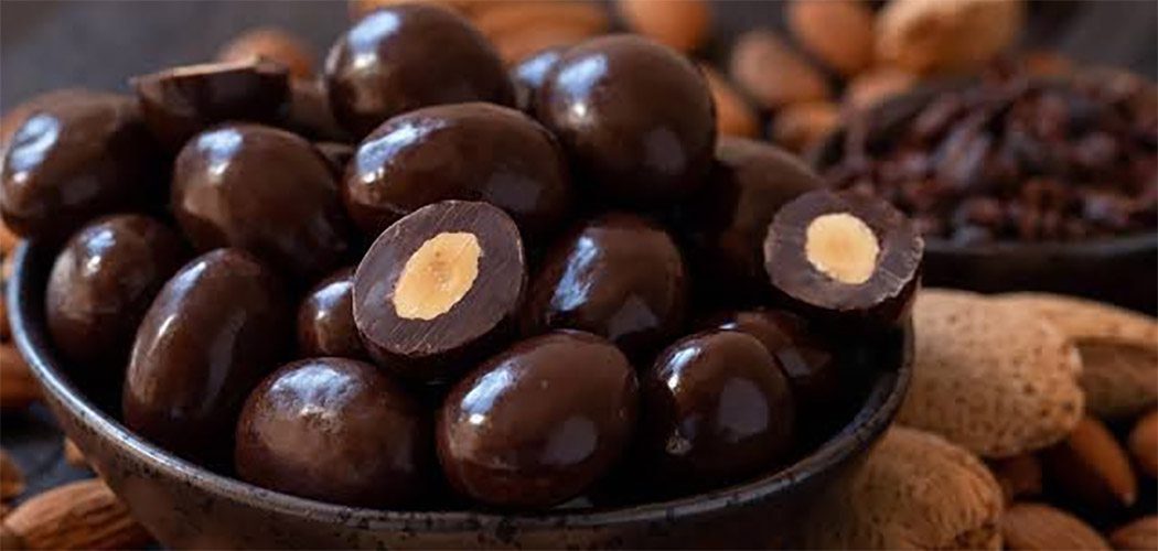 Amêndoas cobertas com chocolate amargo