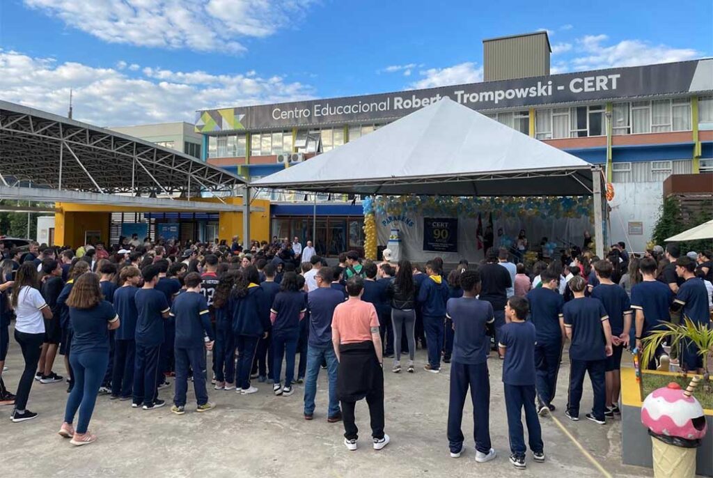 Em 1983, foi inaugurado o atual edifício, e, em 1998, a instituição foi municipalizada, passando a se chamar Centro Educacional Roberto Trompowsky - CERT