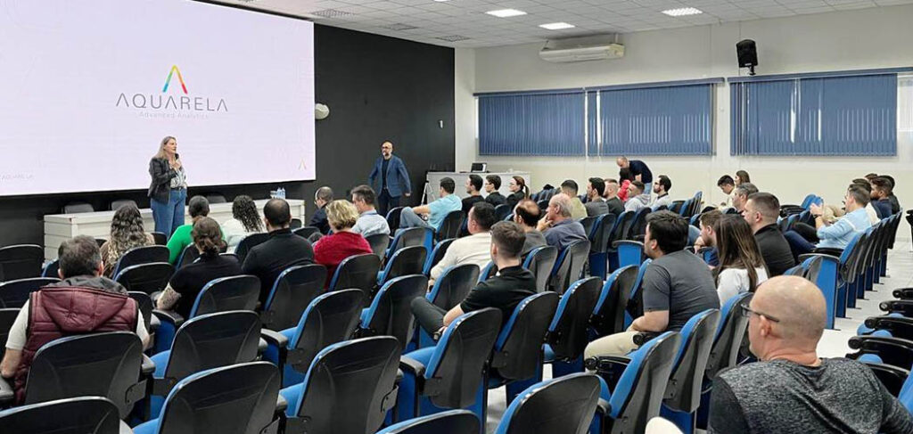 Vice-presidente regional, Micheli Poli, destacou importância da IA aos empresários (Ellen Ramos)