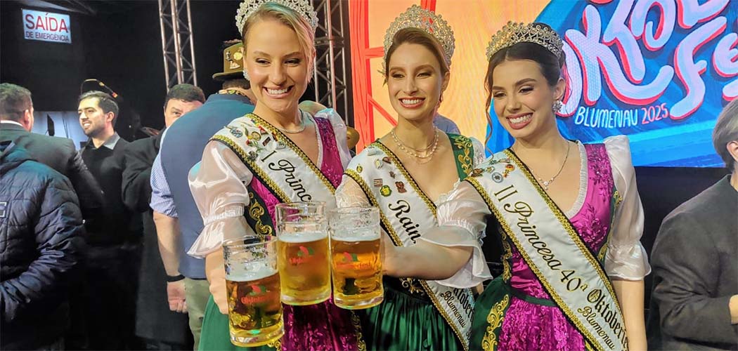 Estão abertas as inscrições para o concurso da realeza da 41ª Oktoberfest Blumenau, que elegerá a Rainha e duas Princesas/Foto: Evandro Novak-TV Bom Dia SC