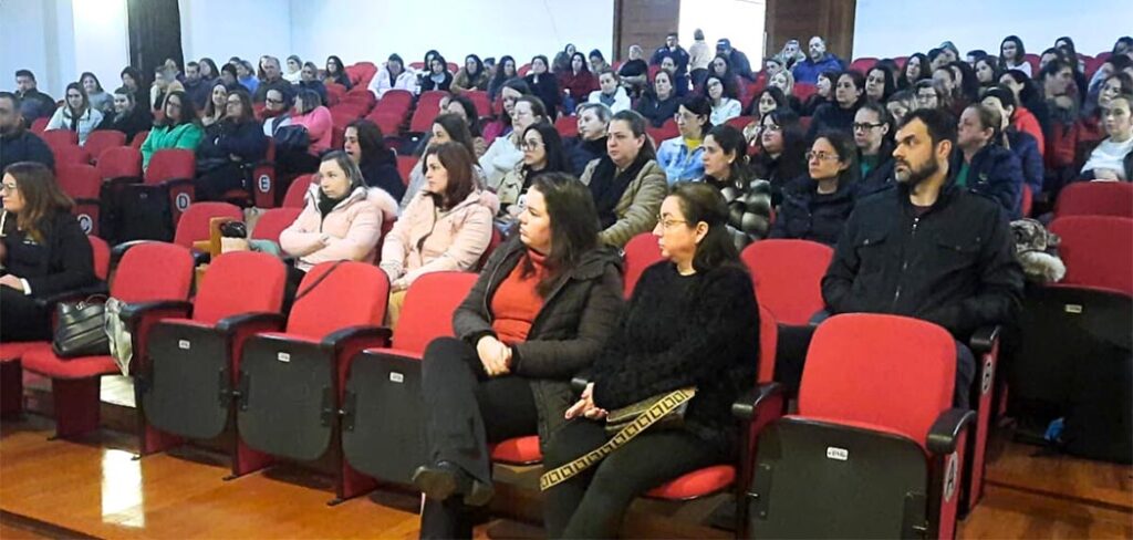 O objetivo do encontro em Treze Tílias foi preparar os profissionais para a implantação do protocolo da escuta especializada