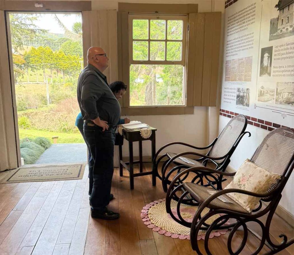 Prof. Dr. Adelcio Machado dos Santos, fala neste artigo sobre a Casa Campestre do Governador Hercílio Luz 