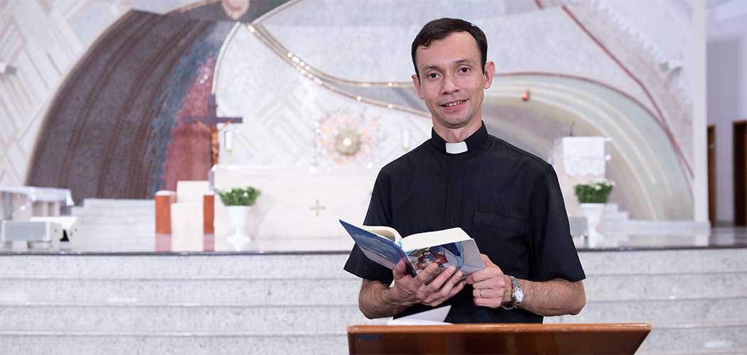 Padre Marcio Prado é sacerdote da Comunidade Canção Nova