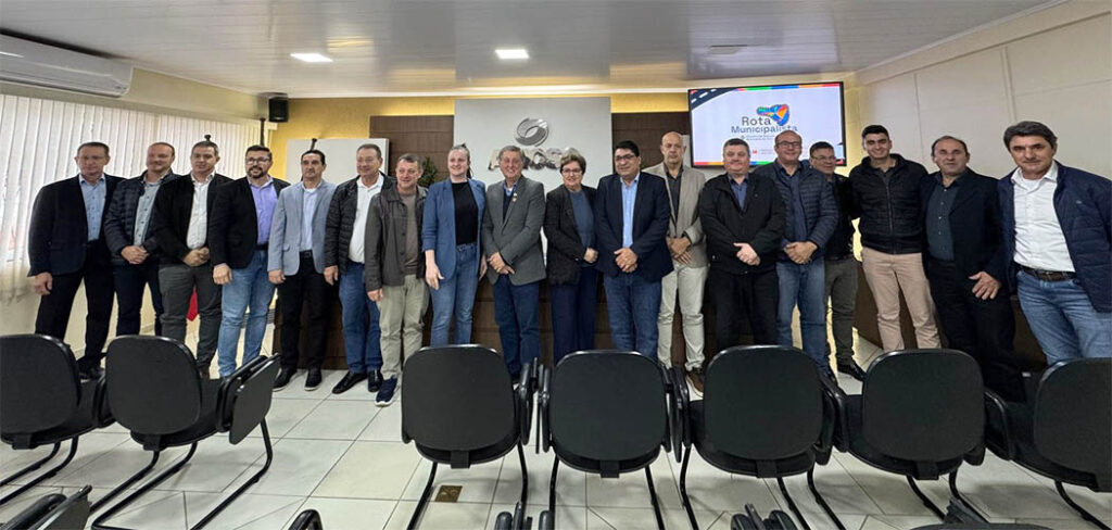 O presidente da FECAM e prefeito de Florianópolis, Topázio Neto, está no oeste catarinense cumprindo agenda da Rota Municipalista