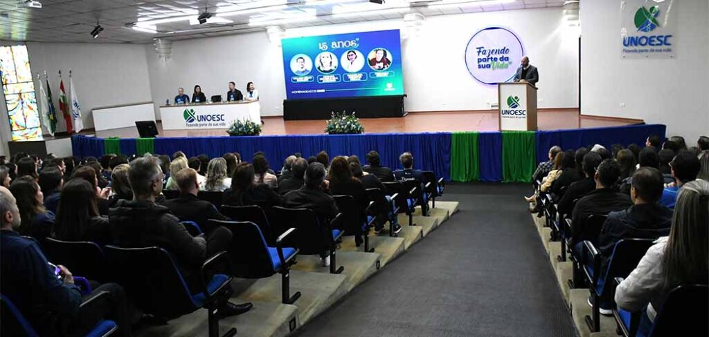 Unoesc homenageia colaboradores pelo tempo de serviço prestado