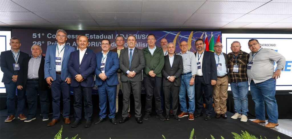 Jorginho Mello destaca mídia regional na abertura do 51º Congresso da Adjori/SC