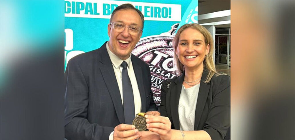 Vereadora Rita Weiss é reconhecida em Brasília com a Medalha Top Legislativo