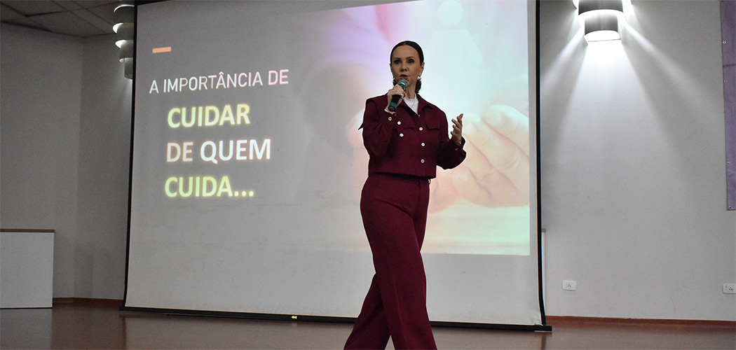 Curso de Psicologia da Unoesc promove palestra com Laine Valgas durante semana acadêmica