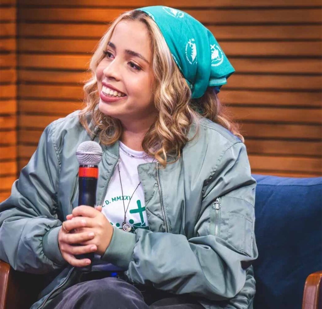 Beatriz Valdez de Oliveira é integrante do @thepoiint, espaço da Canção Nova que oferece conteúdo para adolescentes