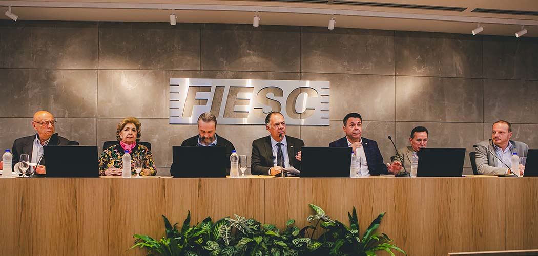 FIESC apresenta demandas prioritárias da indústria ao Fórum Parlamentar