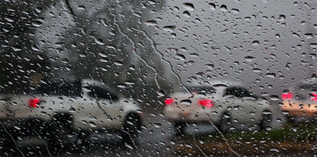 Forte frente fria traz risco de temporais em SC no fim de semana