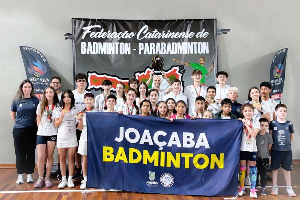 AMOB hexacampeã de Badminton de SC 