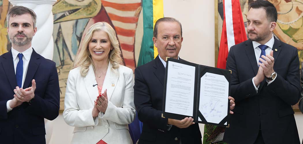 Governo de SC sanciona lei sobre Universidade Gratuita e Fumdesc