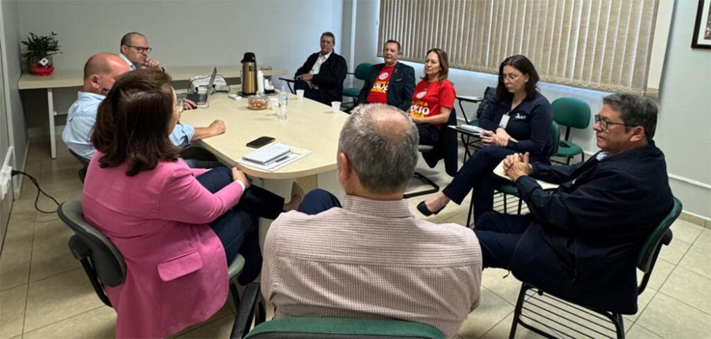 HUST recebe visitas de rotarianos