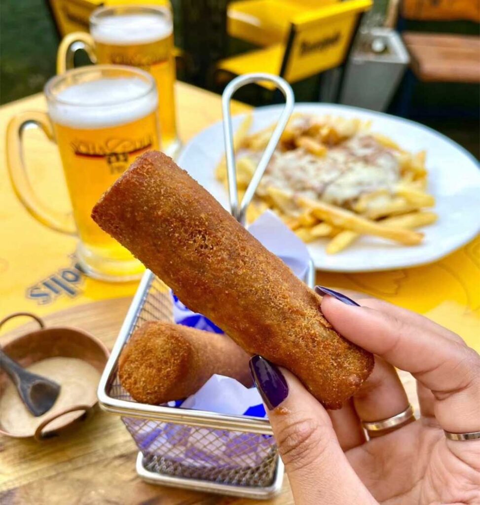 Parceria entre Petrópolis e Blumenau traz opção diferente ao cardápio da Oktoberfest 2025