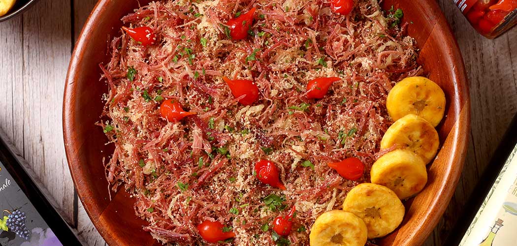 Paçoca nordestina de carne seca e banana da terra