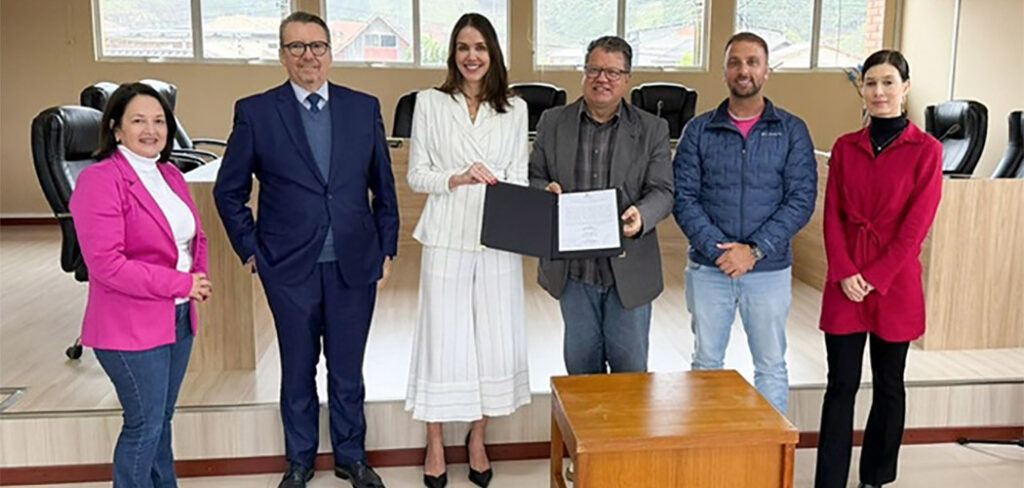 Primeiro Ponto de Inclusão Digital do país é instalado em SC